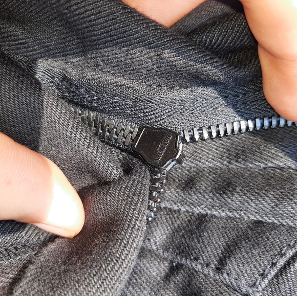 Balmain - Picture 6 of 6